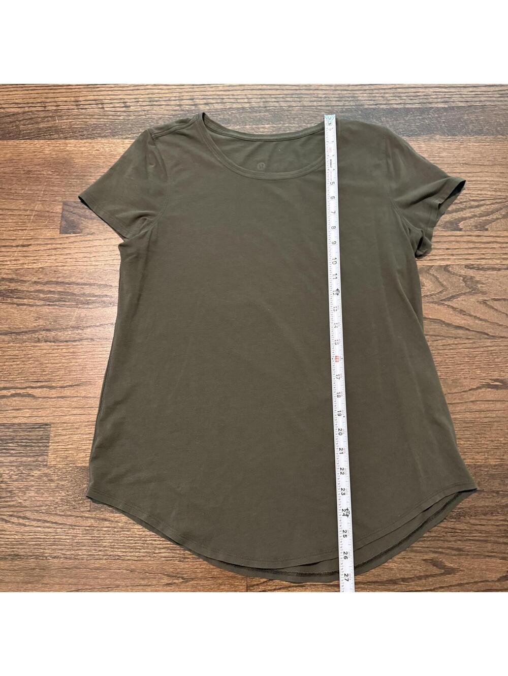 Lululemon Women's Olive Green Crew Neck Short Sleeve T-Shirt Size 6 - Picture 4 of 4